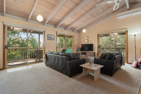 Treeside Retreat - Food Delivery Shop 1