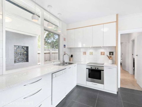 Treetop Retreat Rye - Food Delivery Shop 2