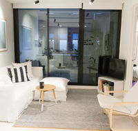 Trendy 1 Bedroom Apartment In The Heart Of Collingwood - Food Delivery Shop