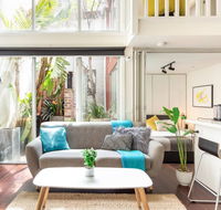 Trendy Loft Near Smith St. with Cosy Courtyard and Parking - Food Delivery Shop