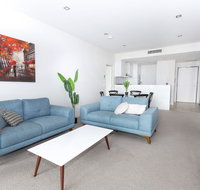 Trendy Self Contained Inner City Apartment - Food Delivery Shop
