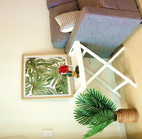 Tropical Delight 1 Bedroom Apt - Food Delivery Shop 3