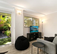 Tropical Townhouse With Two Courtyards and Pool - Food Delivery Shop