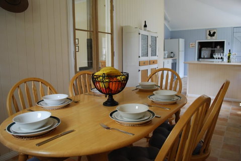 Twisted Gum Vineyard Cottage - Food Delivery Shop 3