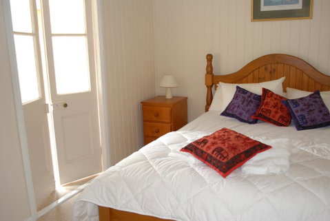 Twisted Gum Vineyard Cottage - Food Delivery Shop 2