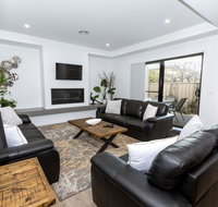 TWO TEN Sleeps 10 Luxury CBD Accommodation - Food Delivery Shop