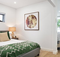 Ultra Modern Studio Suite with Balcony Near Shops - Food Delivery Shop