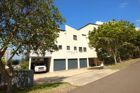 Unit 4, Beaumont Sur Mer, 13 - 15 Pacific Terrace Coolum Beach, 400 BOND, LINEN SUPPLIED - Food Delivery Shop 1