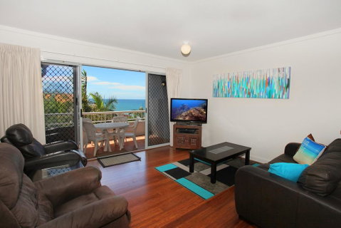 Unit 9, Coolum Blueseas Apartments, 59-61 Coolum Tce, Coolum Beach, 400 BOND, LINEN INCLUDED - Food Delivery Shop 2