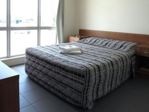 Upper Ross Hotel - Food Delivery Shop 1