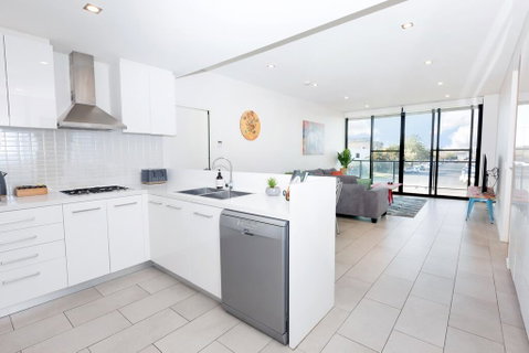 Urban Jungle! Executive Apartment In Heart Of CBD - Food Delivery Shop 3