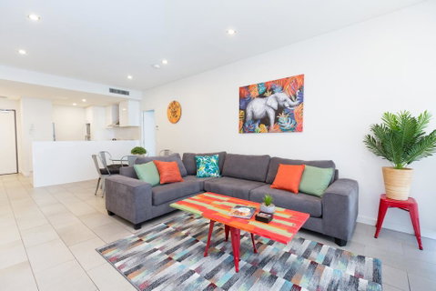 Urban Jungle! Executive Apartment In Heart Of CBD - Food Delivery Shop 0