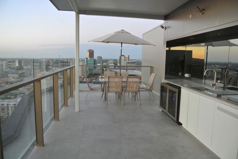 VUE Penthouse On King William - Food Delivery Shop 0