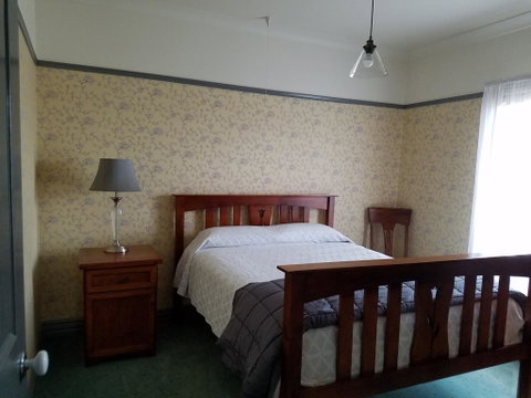 Wagga Wagga Country Cottages - Food Delivery Shop 2