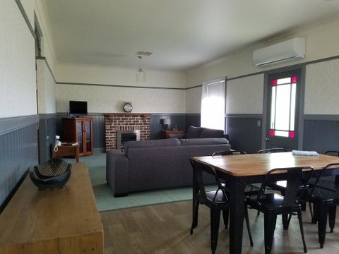 Wagga Wagga Country Cottages - Food Delivery Shop 0