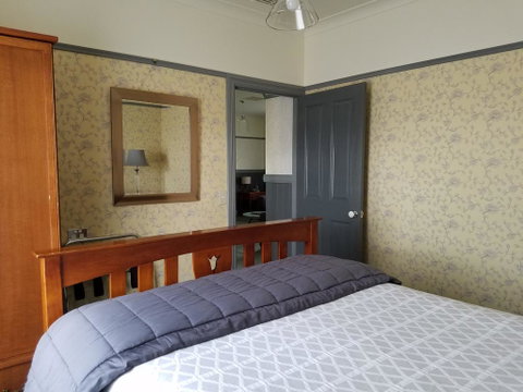 Wagga Wagga Country Cottages - Food Delivery Shop 1