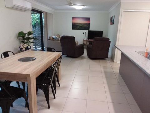 Waratah And Wattle Apartments - Food Delivery Shop 0
