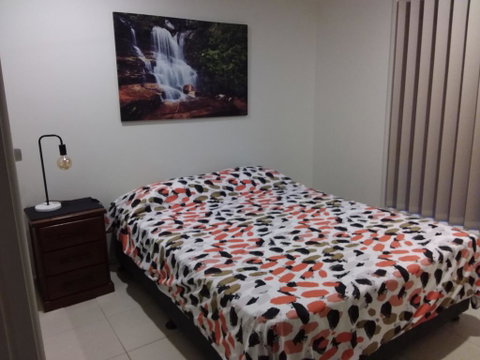 Waratah And Wattle Apartments - Food Delivery Shop 3