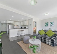 WARRICK FRAM 3 BEDS APT FREE PARKING WALK TO WESTFIELD CLOSE TO HOSPITAL NWF003 - Food Delivery Shop