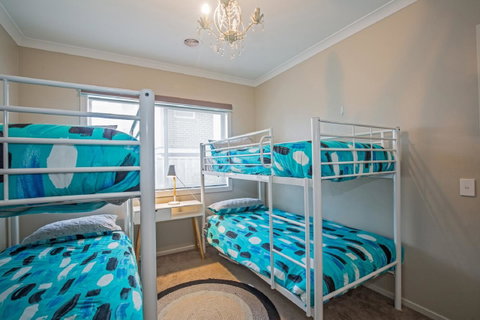 Nautical Rise Torquay - Food Delivery Shop 18