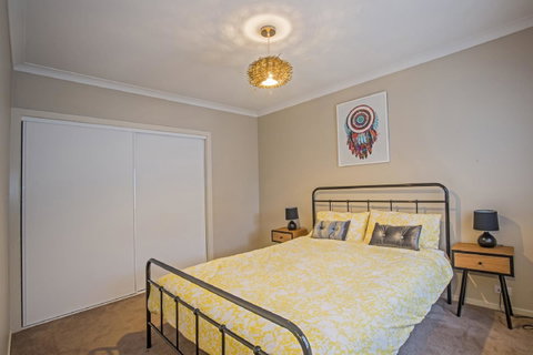 Nautical Rise Torquay - Food Delivery Shop 16