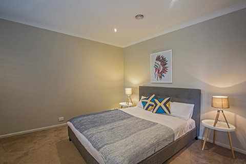 Nautical Rise Torquay - Food Delivery Shop 15
