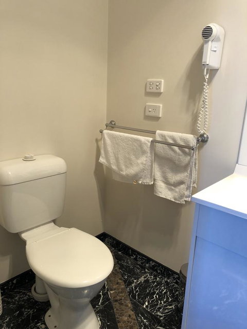 Avala Accommodation Daylesford - Food Delivery Shop 9
