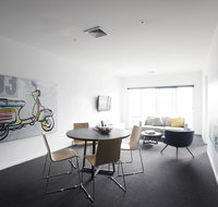 Tyrian Serviced Apartments Fitzroy - Food Delivery Shop