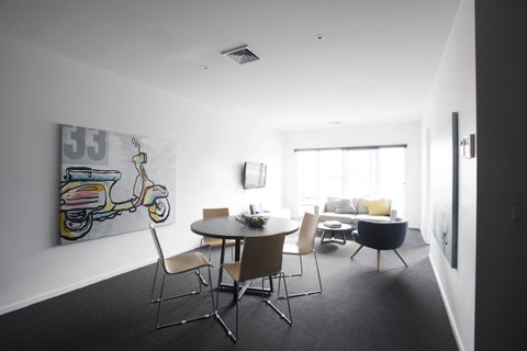 Tyrian Serviced Apartments Fitzroy - Food Delivery Shop 0