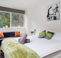 Melbourne Villa - Food Delivery Shop