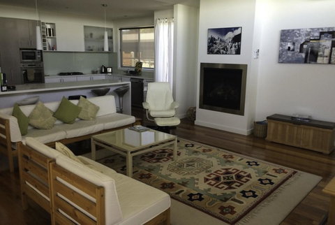 19 Glen Eagles Close - Food Delivery Shop 2