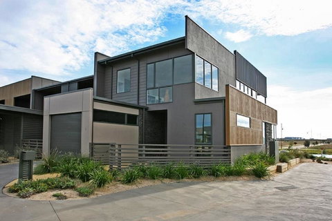 1 Pebble Place - Food Delivery Shop 1