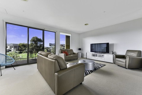 Torquay Golf Retreats - Pool, Beach, Tennis, Golf - Food Delivery Shop 0