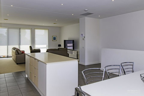 Torquay Golf Retreats - Pool, Beach, Tennis, Golf - Food Delivery Shop 3