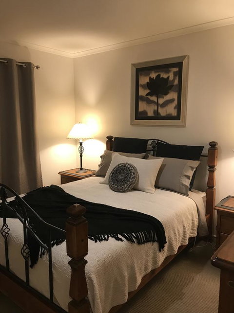 Black Lotus Townhouse - Food Delivery Shop 4
