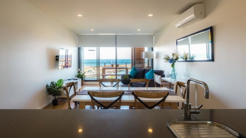 Waterfront Apt 234 Marinaquays - Food Delivery Shop 0