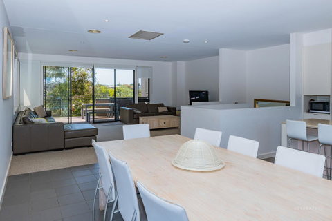 1 Sunset Place - Food Delivery Shop 2