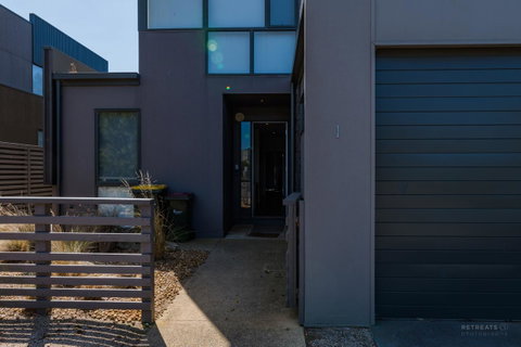1 Sunset Place - Food Delivery Shop 4