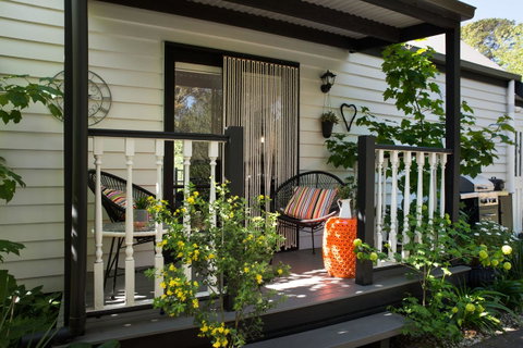 Cottage 4A - Food Delivery Shop 6