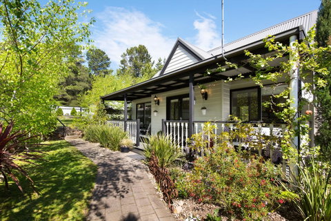 Cottage 4A - Food Delivery Shop 5