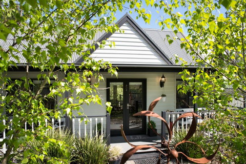 Cottage 4A - Food Delivery Shop 1