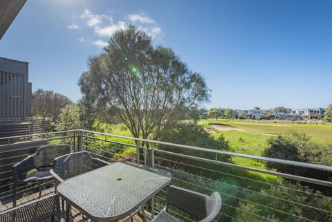 Stylish 3 Bedroom Townhouse - Free Parking - Food Delivery Shop 13