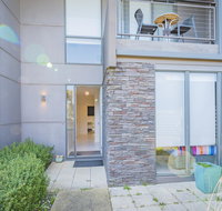 Stylish 3 Bedroom Condo - Food Delivery Shop