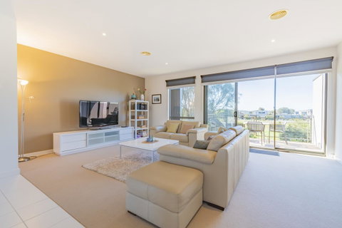 Stylish 3 Bedroom Townhouse - Free Parking - Food Delivery Shop 15