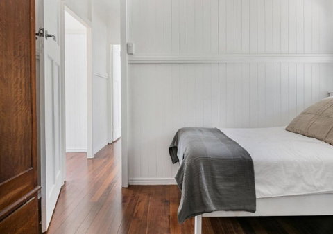Lake Weyba Noosa Lodge & Kangaroos - Food Delivery Shop 11