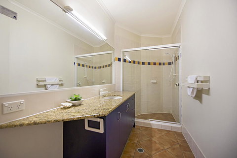 Whale Watch Ocean Beach Resort - Food Delivery Shop 12