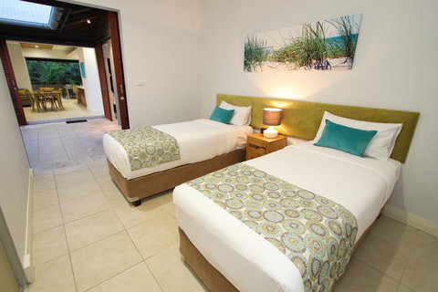 Sandcastles 1770 Motel & Resort - Food Delivery Shop 12