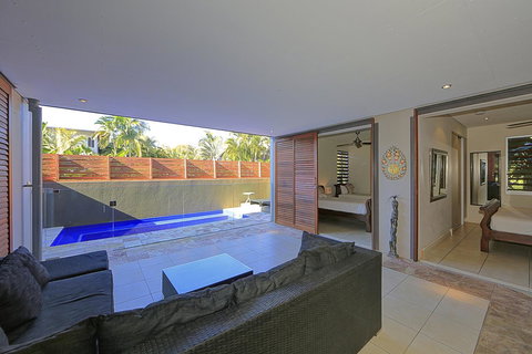 Sandcastles 1770 Motel & Resort - Food Delivery Shop 13