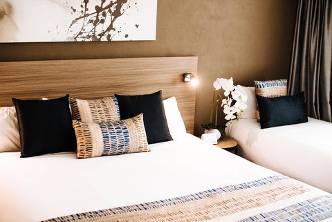 Mantra Club Croc - Food Delivery Shop 24