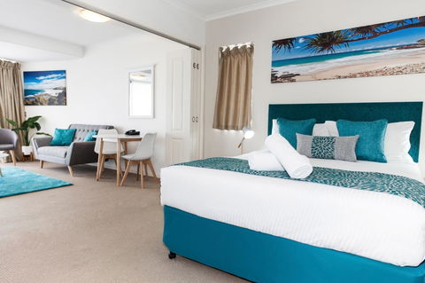 Ocean Views Resort Caloundra - Food Delivery Shop 34